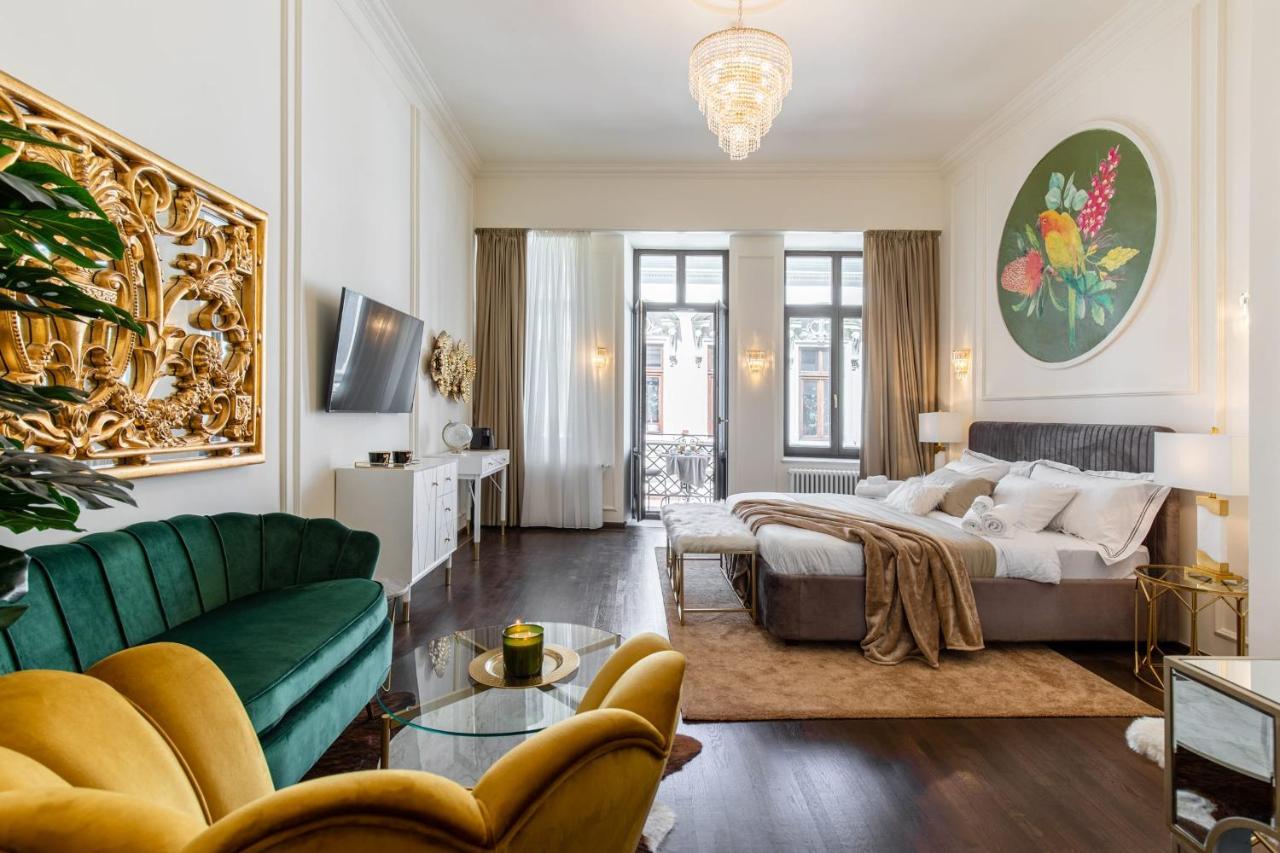 Holt Old Town Luxury Suites With Balcony Bucarest Extérieur photo