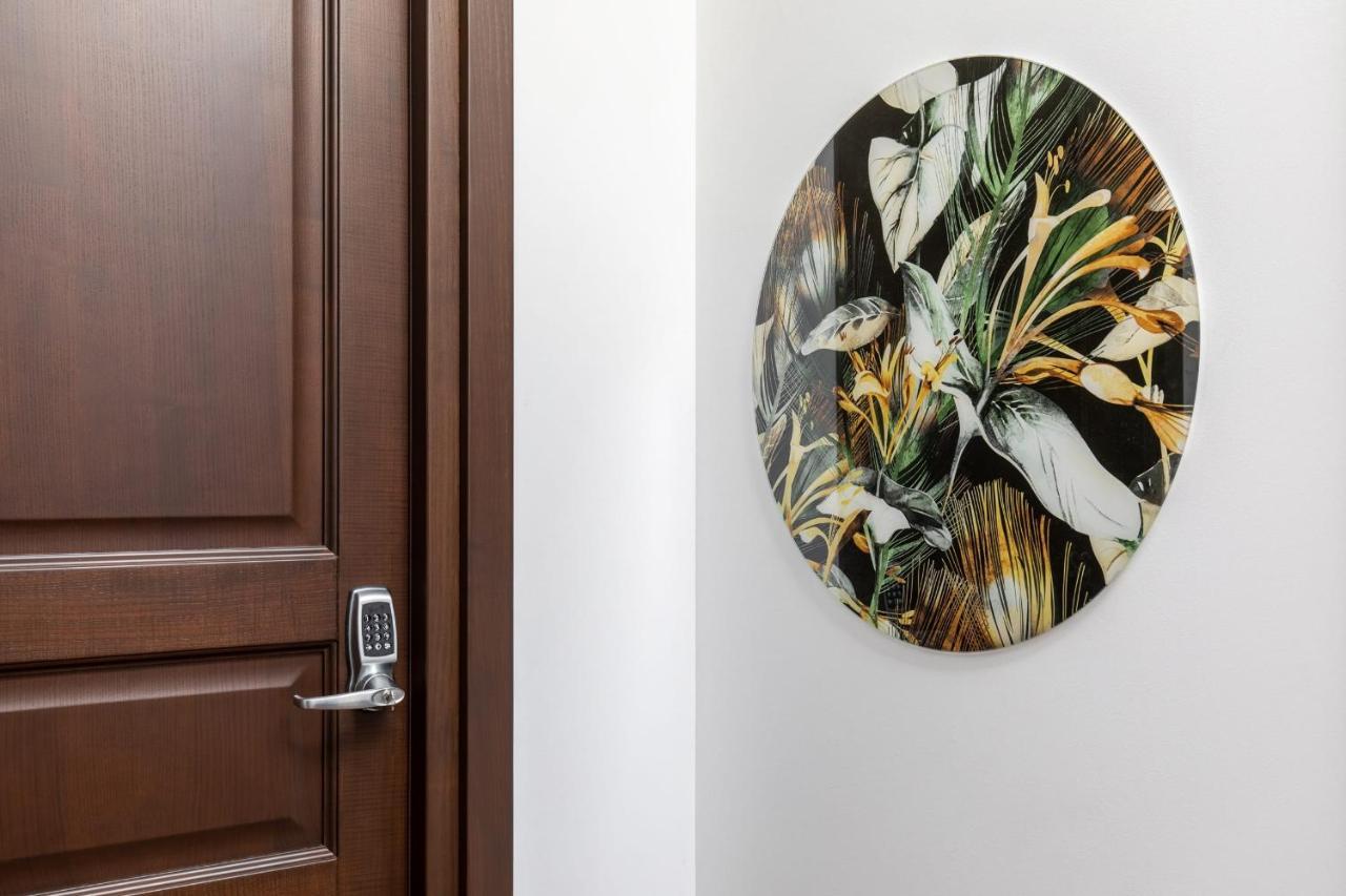 Holt Old Town Luxury Suites With Balcony Bucarest Extérieur photo