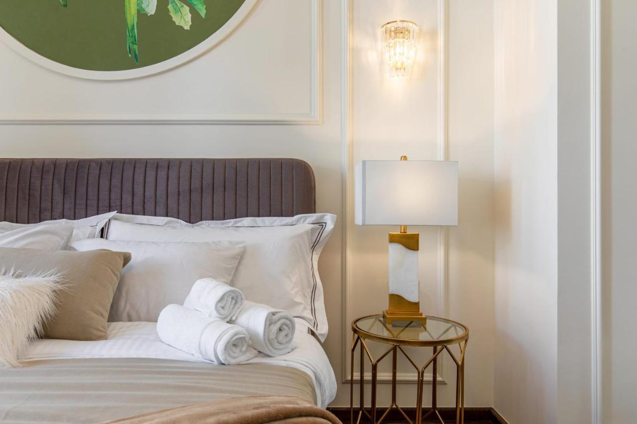 Holt Old Town Luxury Suites With Balcony Bucarest Extérieur photo