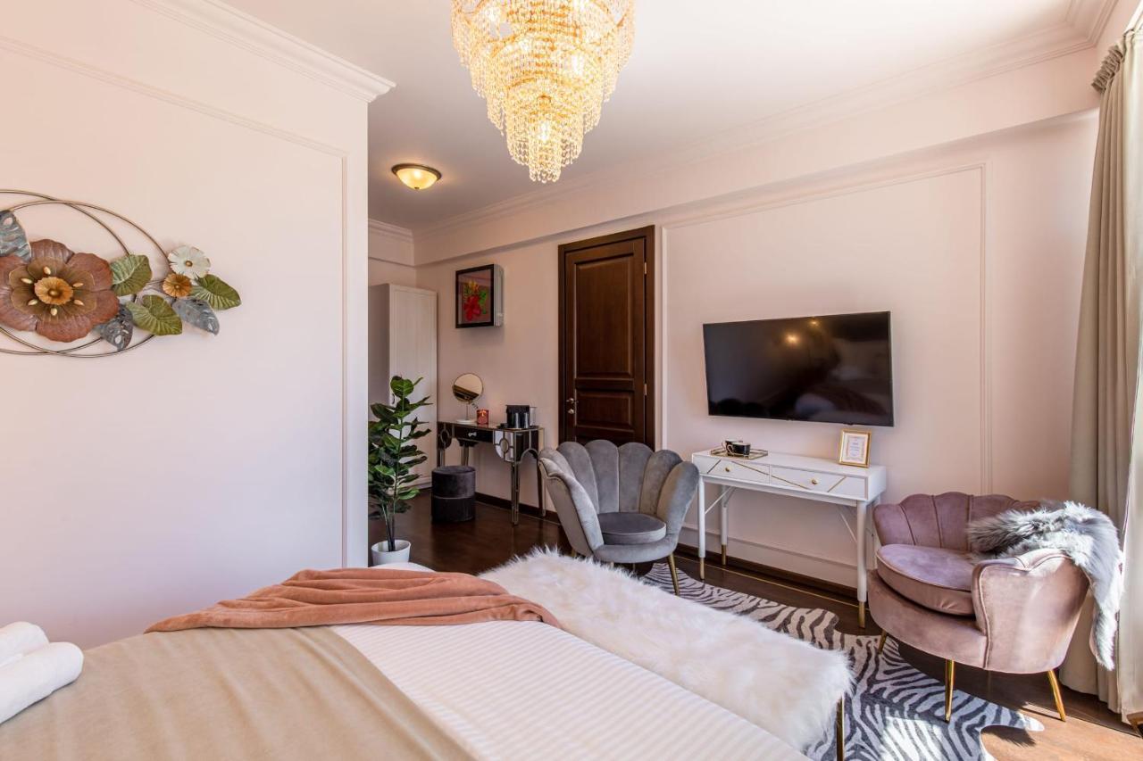 Holt Old Town Luxury Suites With Balcony Bucarest Extérieur photo