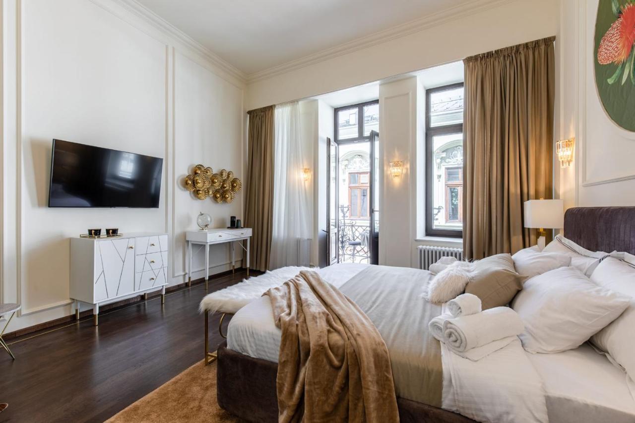 Holt Old Town Luxury Suites With Balcony Bucarest Extérieur photo