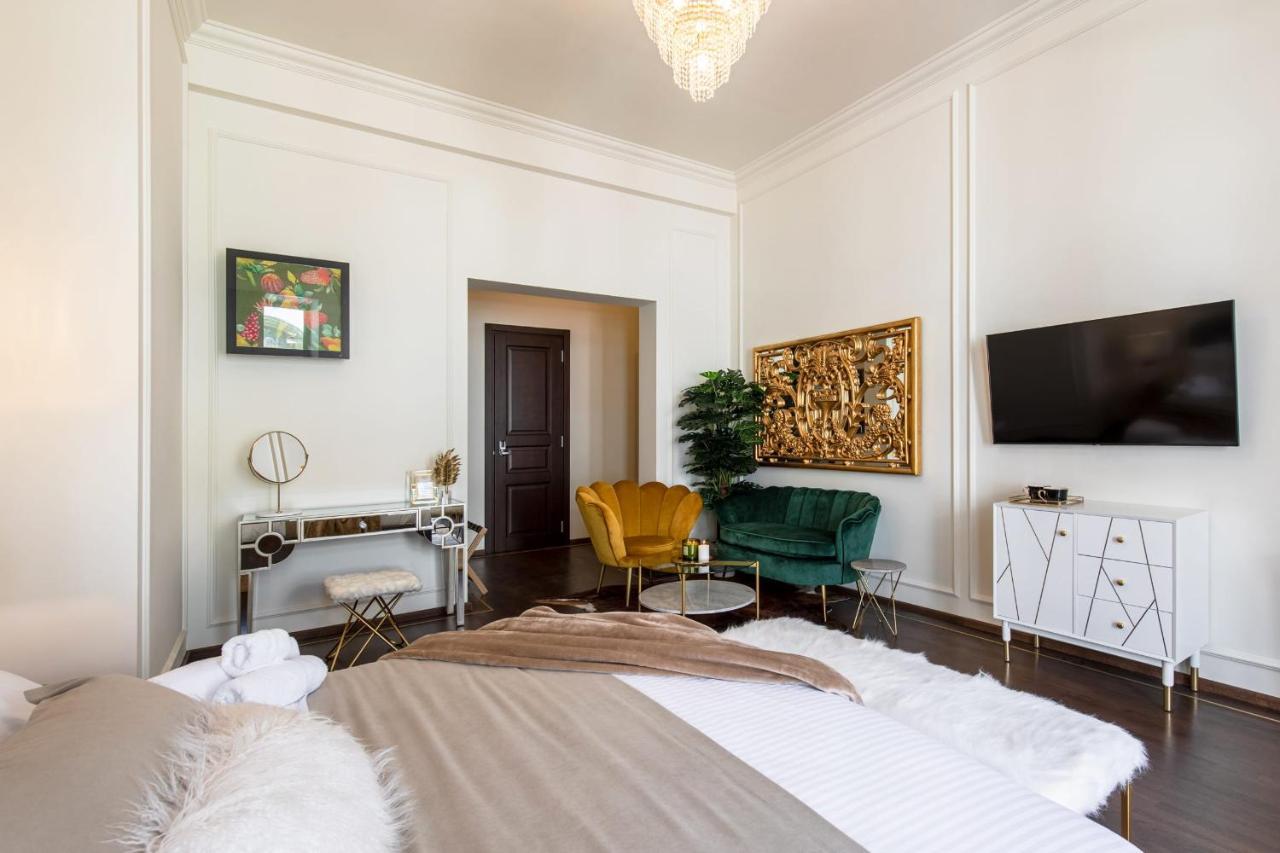 Holt Old Town Luxury Suites With Balcony Bucarest Extérieur photo