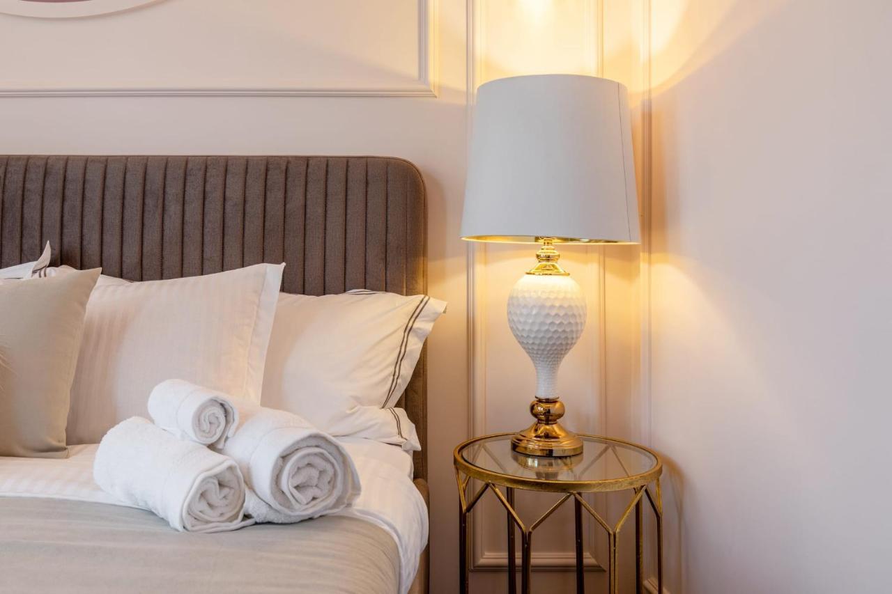 Holt Old Town Luxury Suites With Balcony Bucarest Extérieur photo
