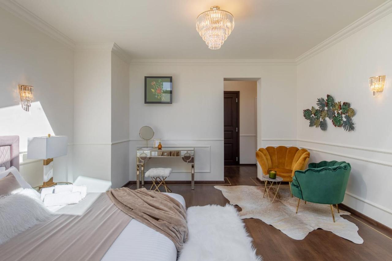 Holt Old Town Luxury Suites With Balcony Bucarest Extérieur photo